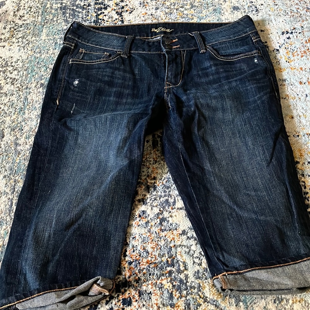 Old Navy The Diva Jean Capris size 8 LOW Rise, Dark Wash, 99% cotton 1% spandex